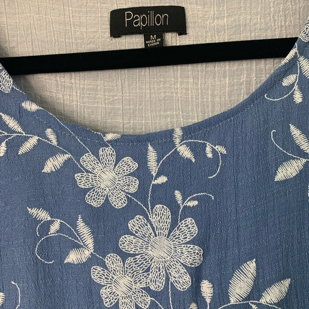 Papillon Blanc Blue and White Floral Blouse - Picture 2 of 9